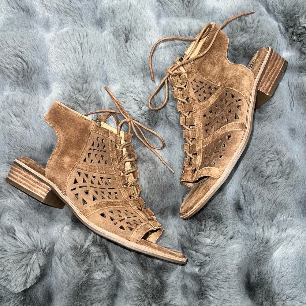 New Sofft Nora Light Brown Suede Lace-Up Sandals size 7.5